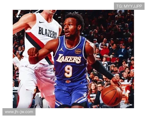 卧龙凤雏组合再现赛场风采美媒调侃艾顿与布朗尼的精彩对决